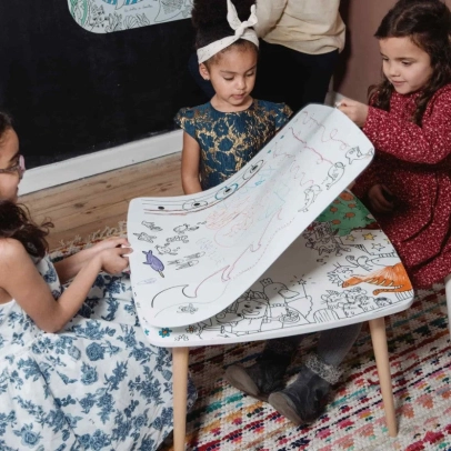 Σετ τραπέζι με επιφάνεια χρωματισμού + 2 σκαμπό - Δάσος