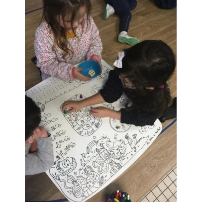 Τραπέζι με επιφάνεια χρωματισμού - Καλλιτέχνης